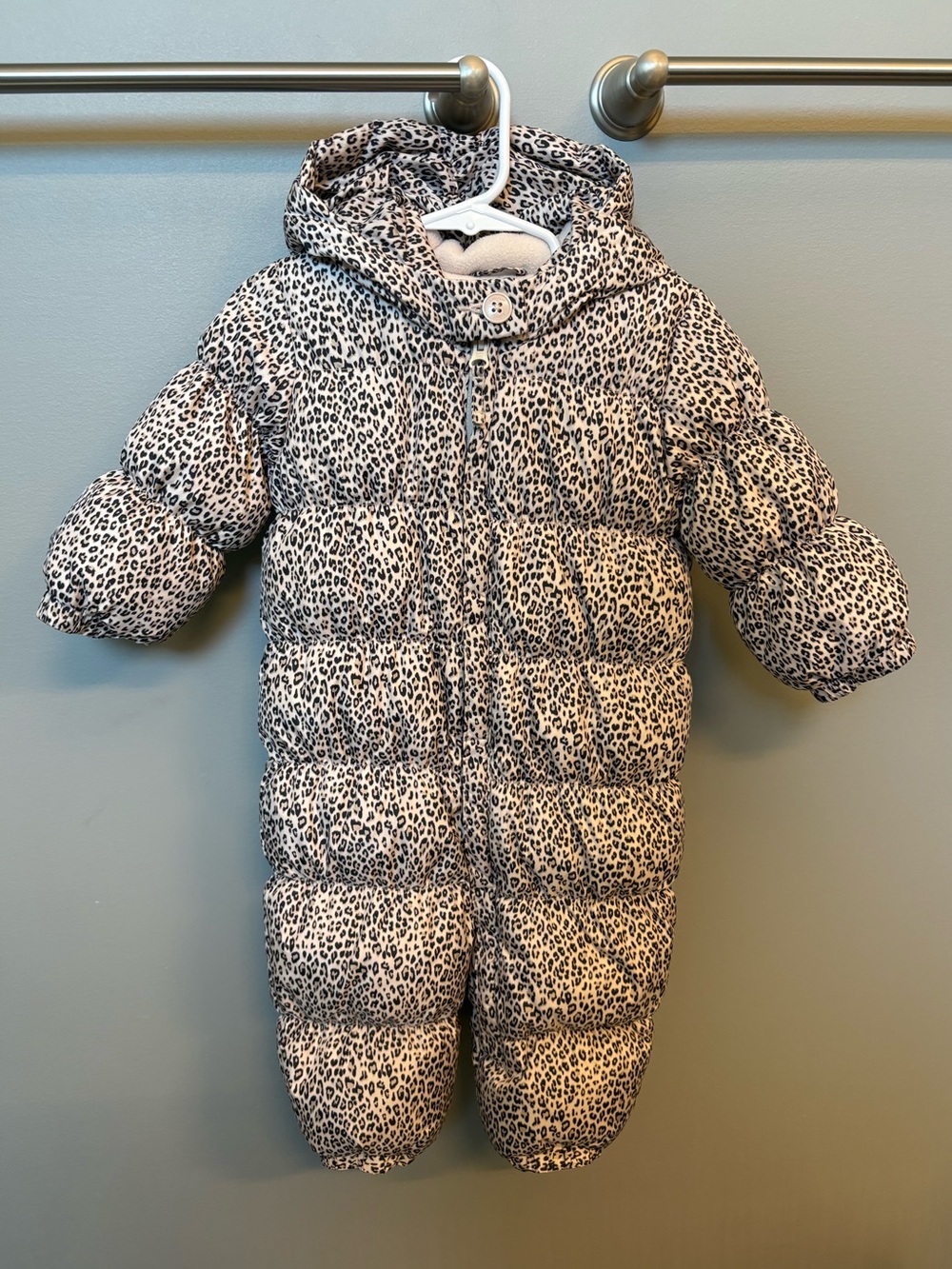 babyGap leopard print winter puffer hooded one-piece snowsuit baby girl 12-18 mo